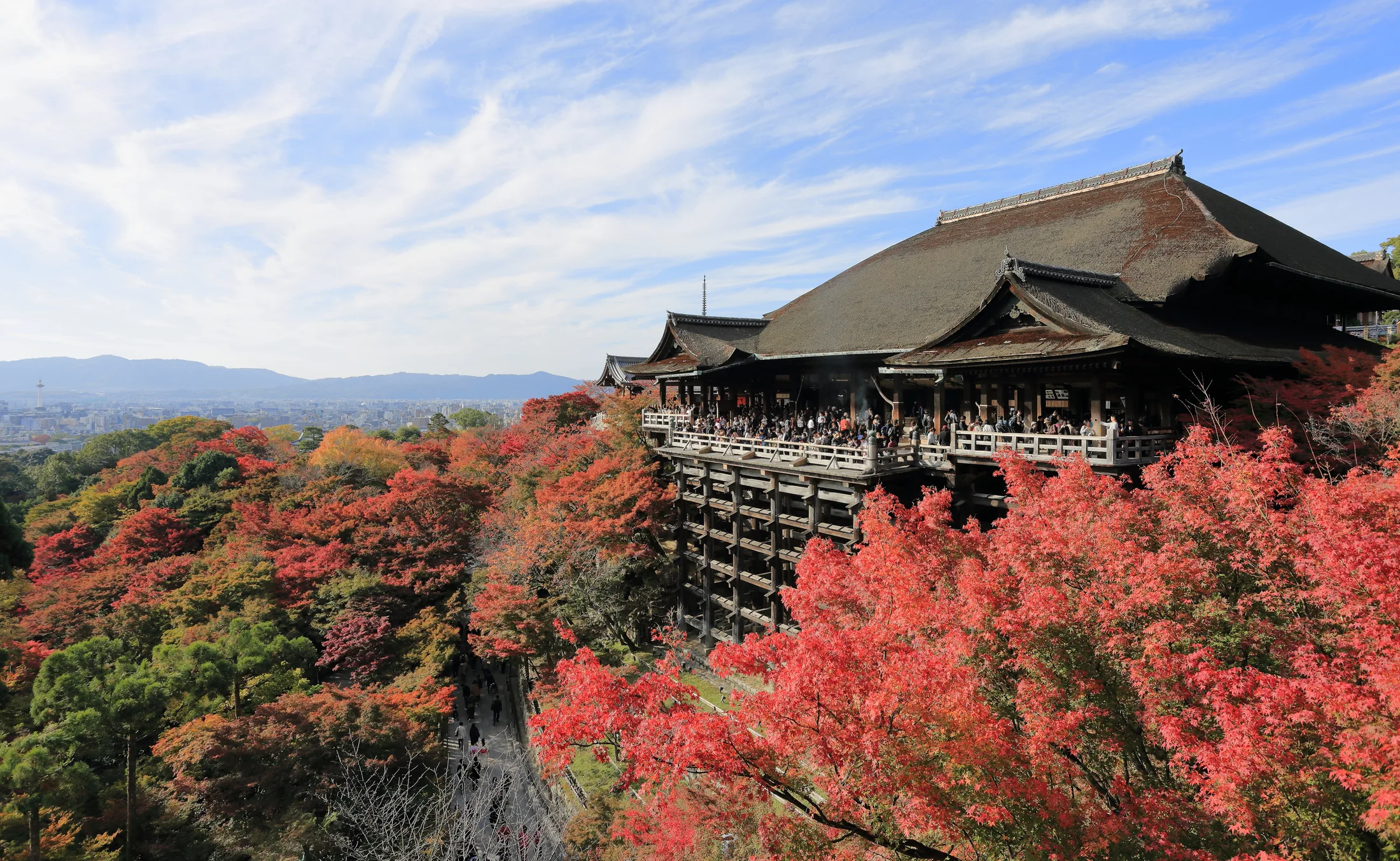 Daytime exterior of Kiyomizu-dera, Kyoto, November 2016 -01