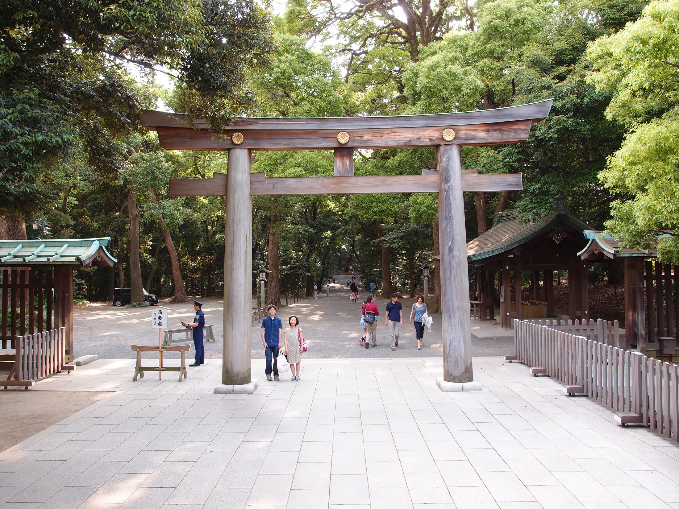 Daytime exterior of Meiji Shrine @ Harajuku (9000355244)